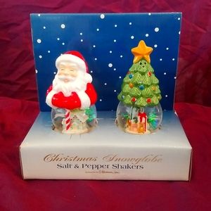 Christmas Snow Globe Salt & Pepper Shaker Set NWOT